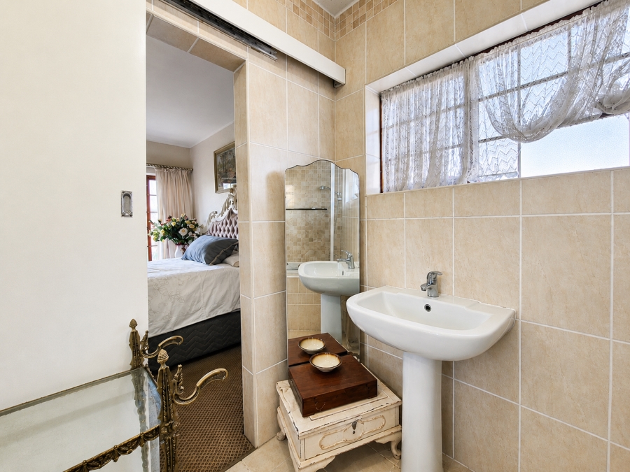 3 Bedroom Property for Sale in Wynberg Upper Western Cape